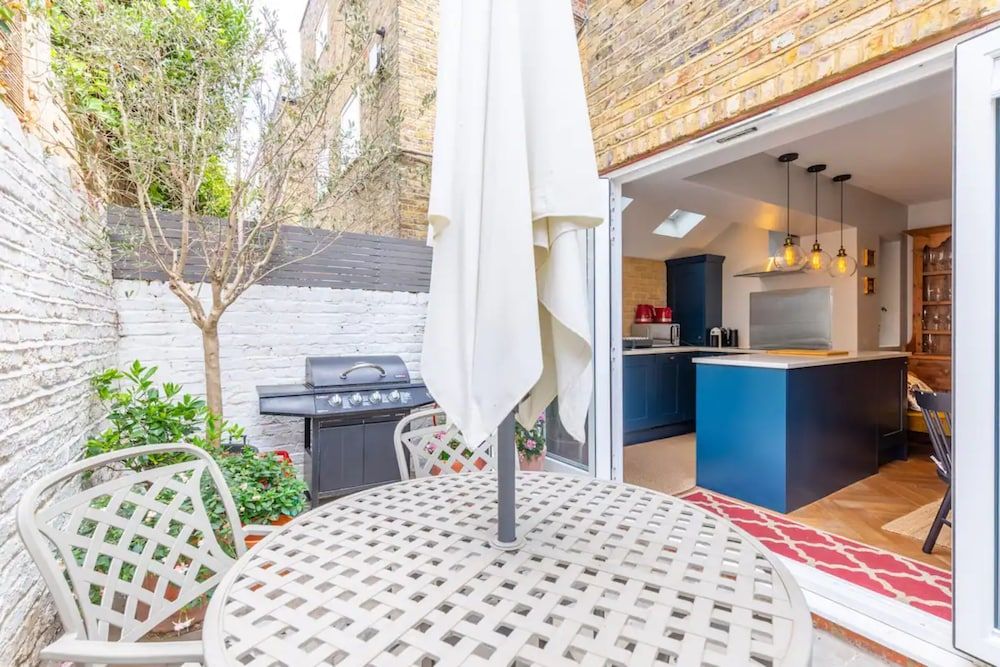 undefined Stylish 1 Bedroom Flat in Fulham With Patio 2