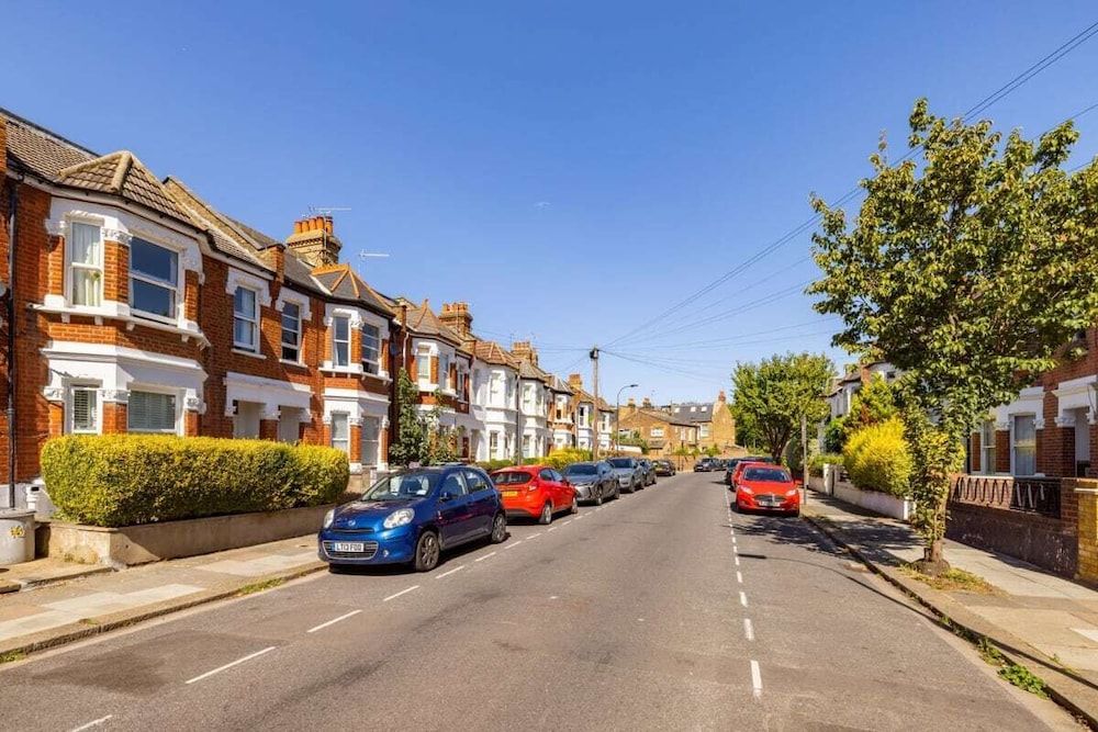 undefined The Fulham Bolthole - Beckoning 2bdr Flat With Garden 5