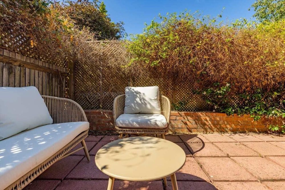 undefined The Fulham Bolthole - Beckoning 2bdr Flat With Garden 4
