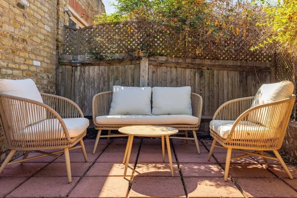 undefined The Fulham Bolthole - Beckoning 2bdr Flat With Garden 6