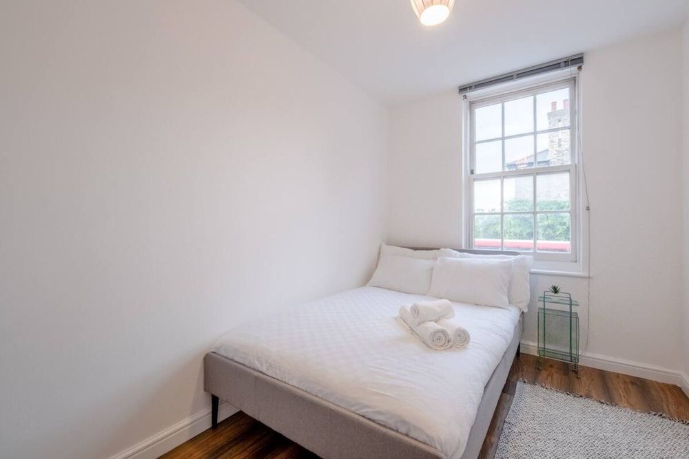 undefined Charming 2 Bedroom in Hackney 4