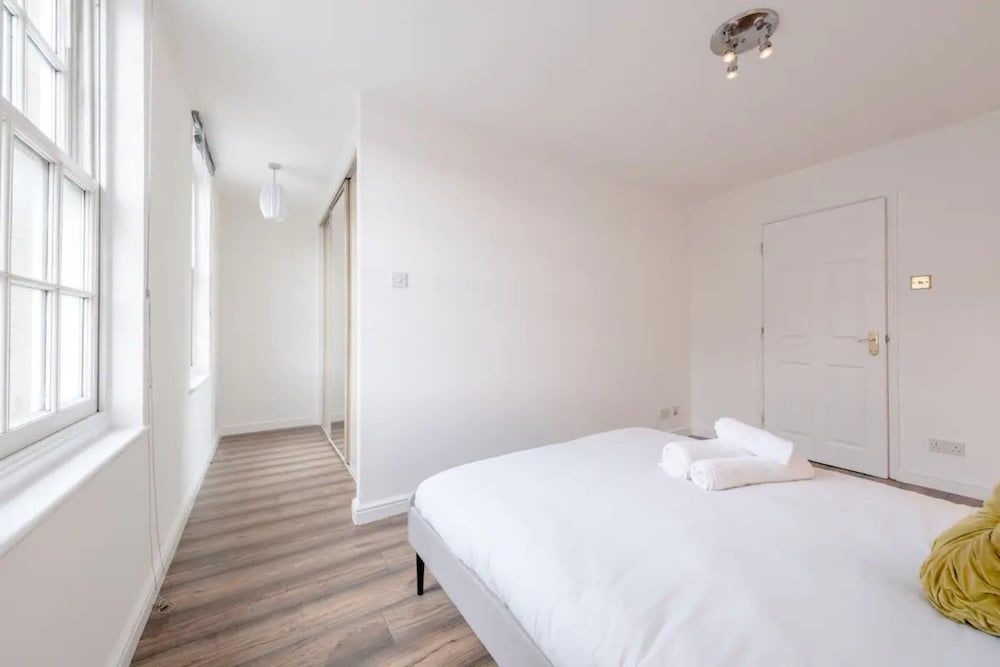 undefined Charming 2 Bedroom in Hackney 6