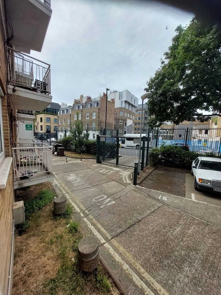 undefined Spacious 3 Bedroom Apartment Near Camden With Balcony 2