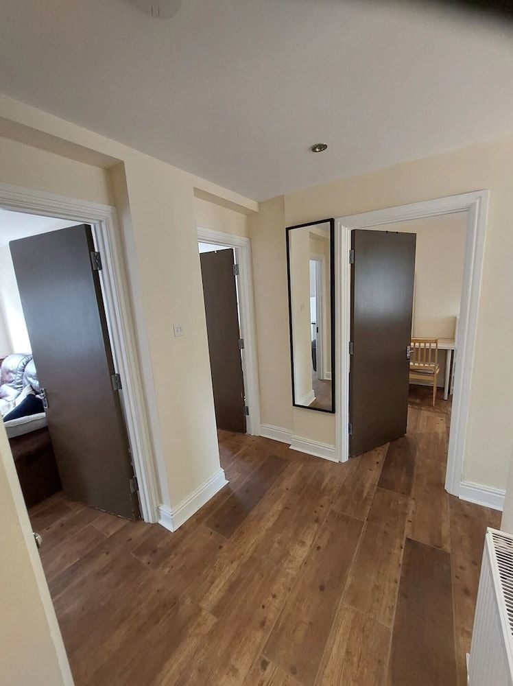 undefined Spacious 3 Bedroom Apartment Near Camden With Balcony 3