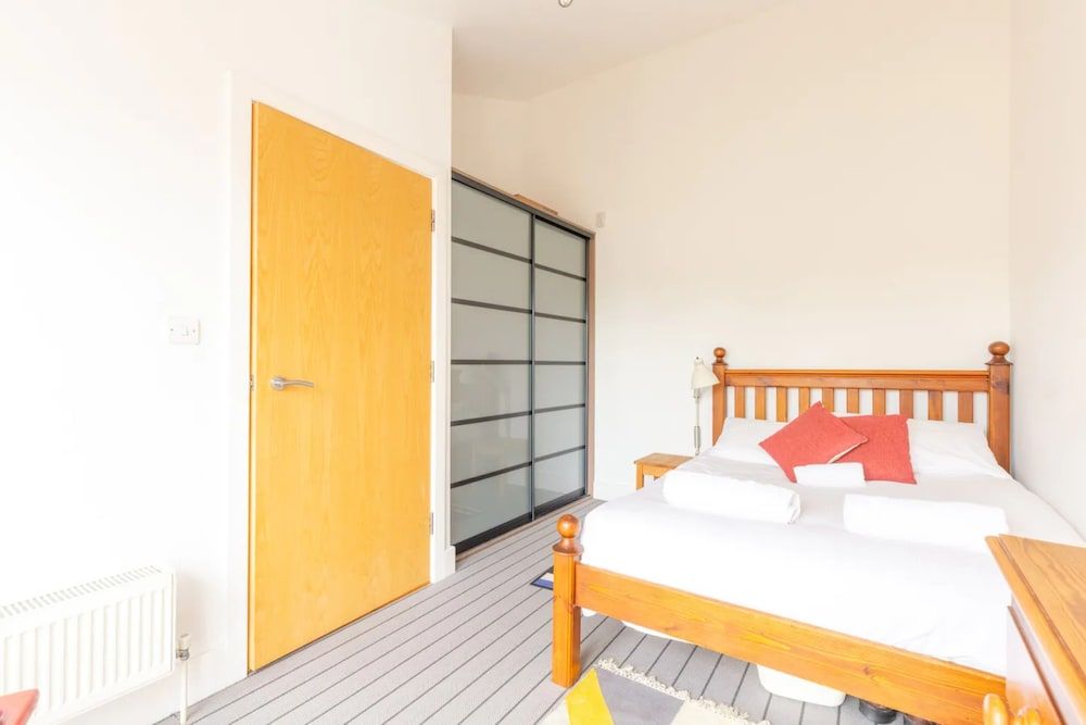 undefined Spacious 2 Bedroom Apartment in Converted Warehouse in Brixton 6