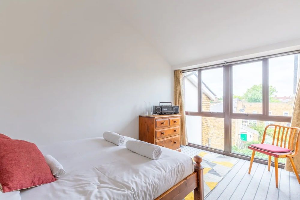 undefined Spacious 2 Bedroom Apartment in Converted Warehouse in Brixton 7