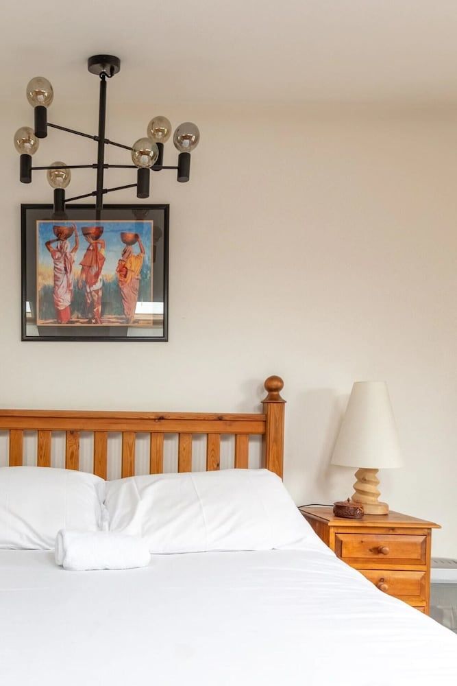 undefined Spacious 2 Bedroom Apartment in Converted Warehouse in Brixton 2