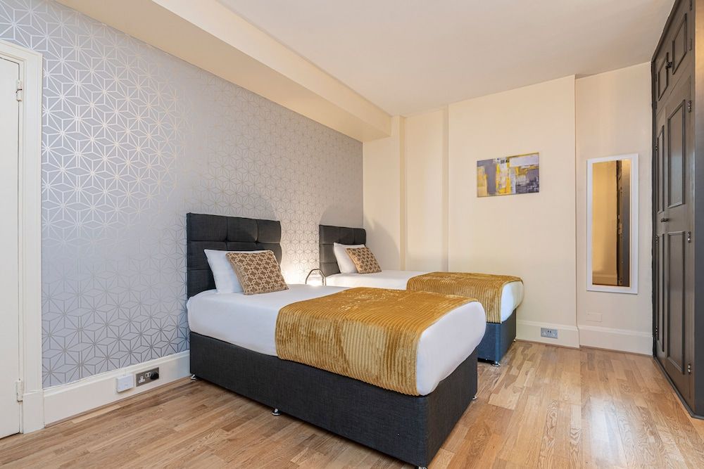 undefined Charming 2 Bedroom Flat in Kensington High Street 10