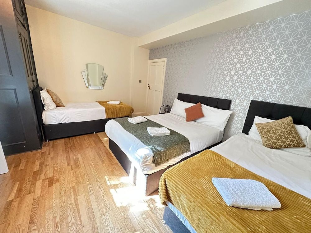 undefined Charming 2 Bedroom Flat in Kensington High Street