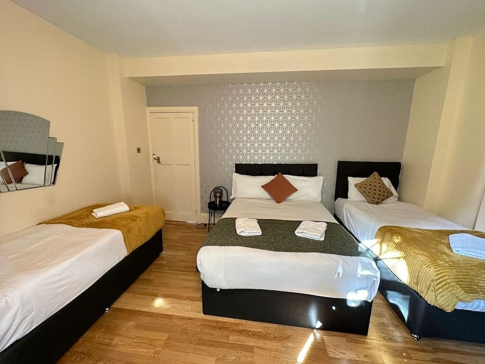 undefined Charming 2 Bedroom Flat in Kensington High Street 2