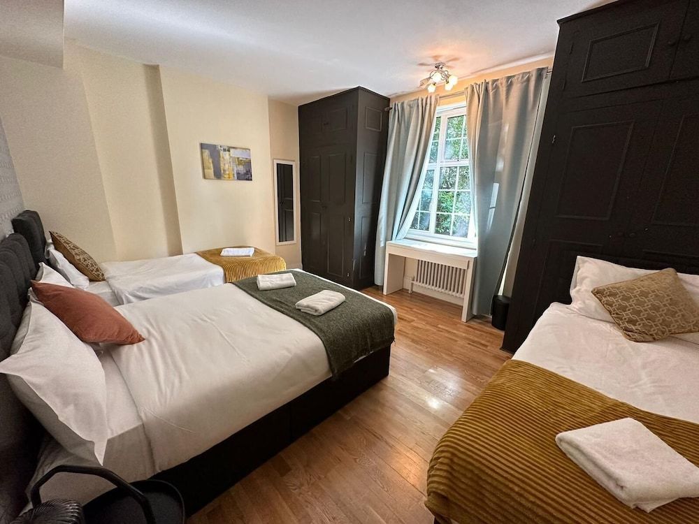 undefined Charming 2 Bedroom Flat in Kensington High Street 3