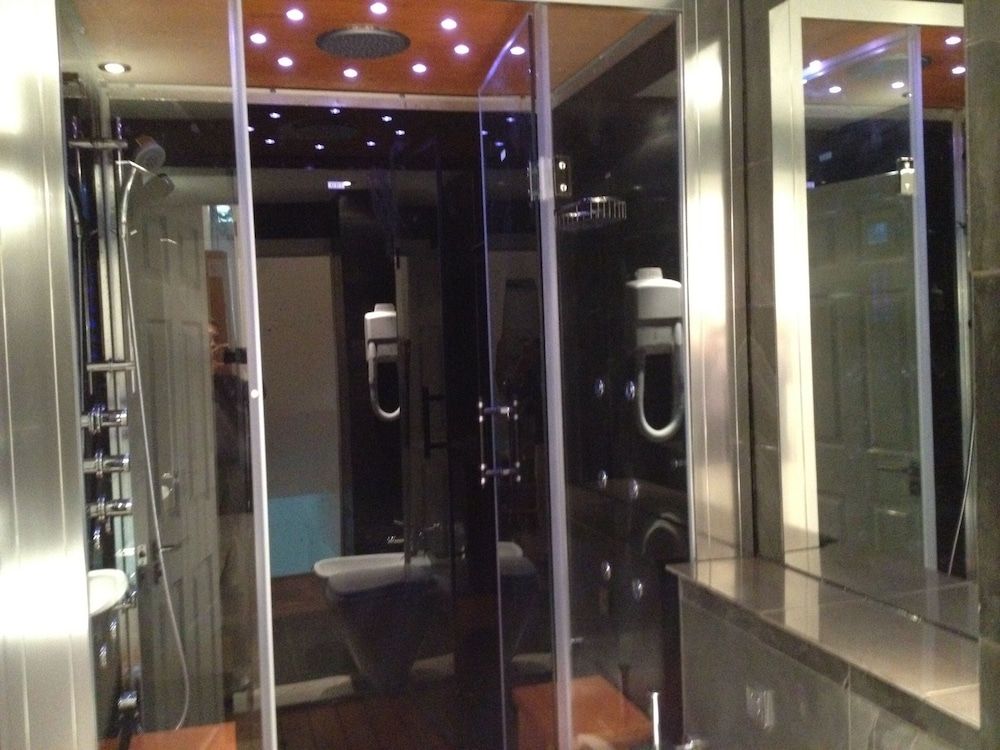 Holiday Lets London 1 Superior Studio, Ensuite (Iffley Flat 1) 24