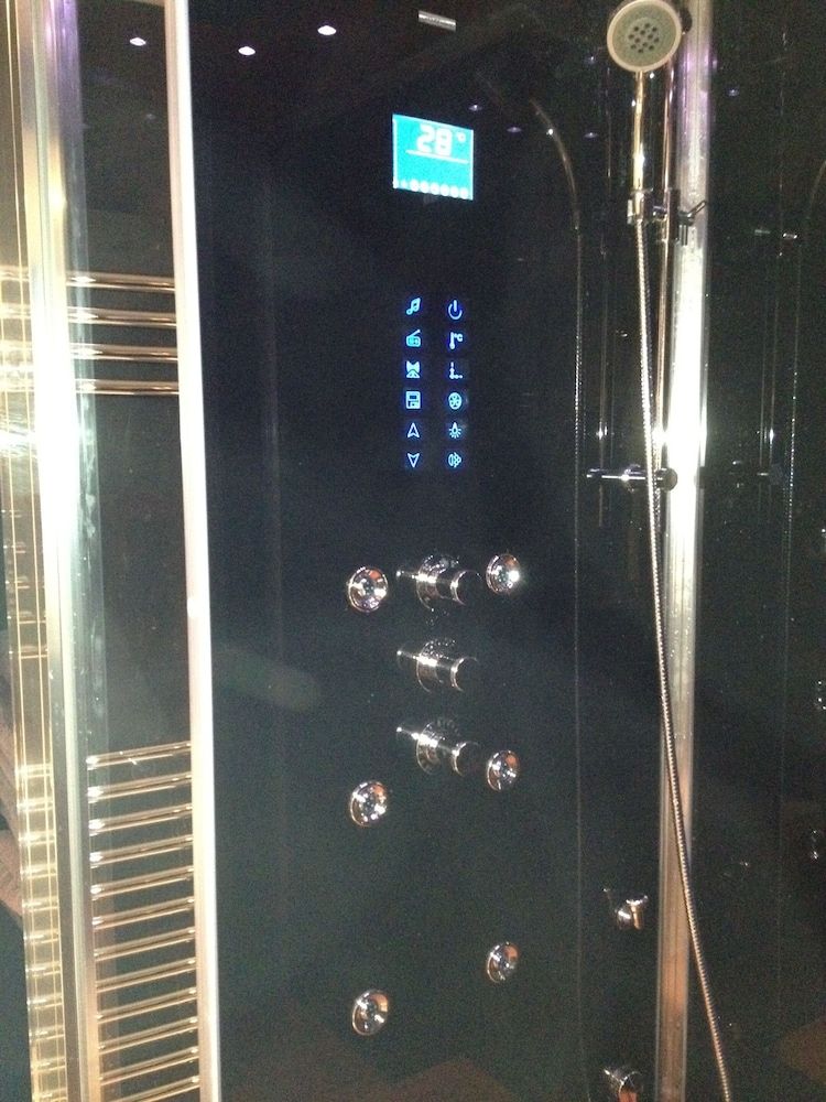 Holiday Lets London 1 Superior Studio, Ensuite (Iffley Flat 1) 21