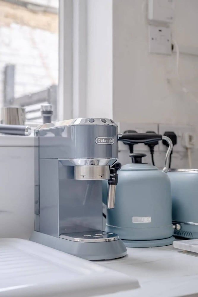 undefined Lovely 1 Bedroom Self-contained Flat in Greenwich 8