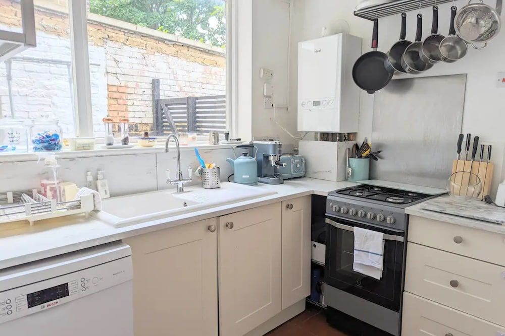 undefined Lovely 1 Bedroom Self-contained Flat in Greenwich 9