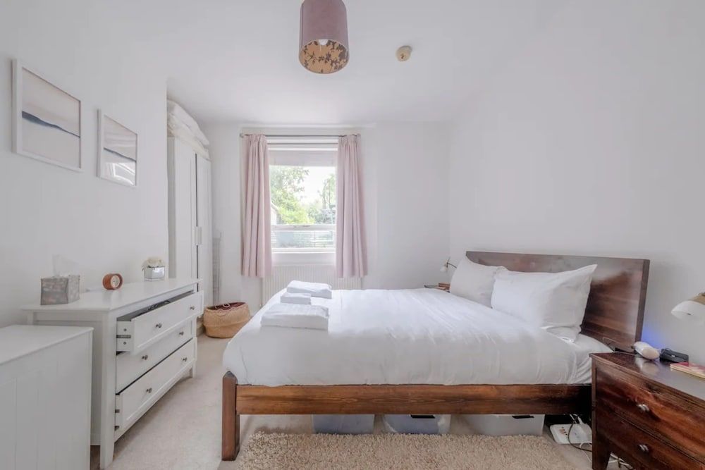 undefined Lovely 1 Bedroom Self-contained Flat in Greenwich 7