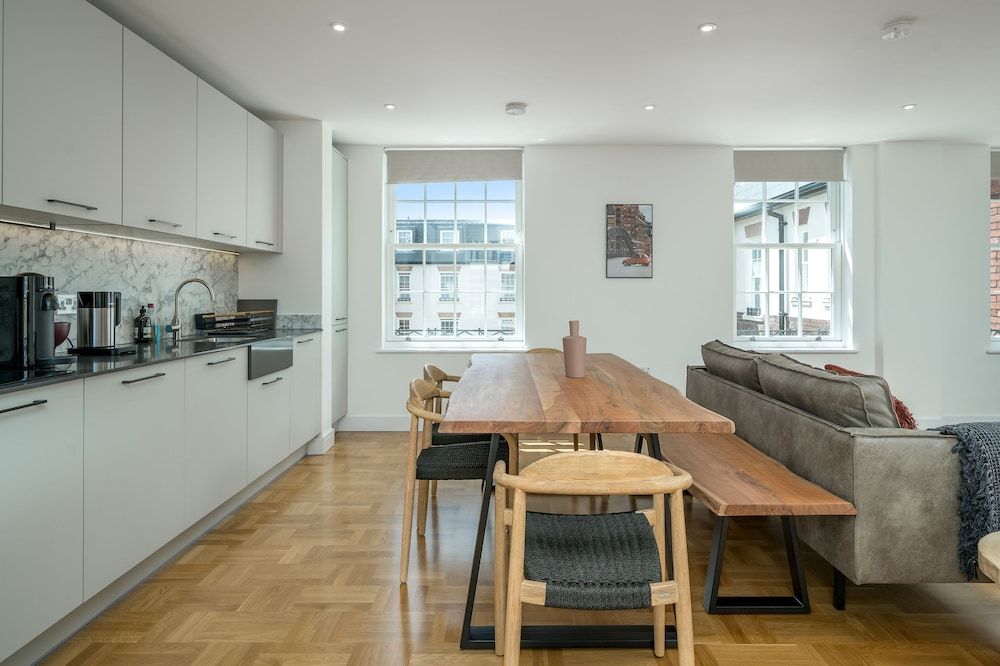 JOIVY Spectacular 3-Bed Flat Near Holland Park Apartment, 3 Bedrooms 16