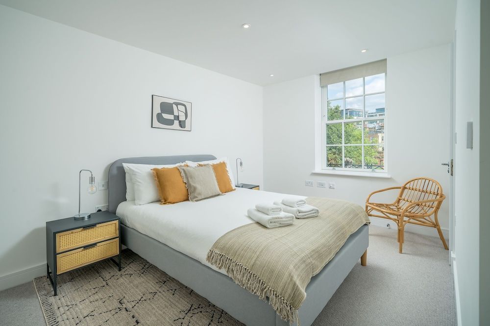 JOIVY Spectacular 3-Bed Flat Near Holland Park Apartment, 3 Bedrooms 12