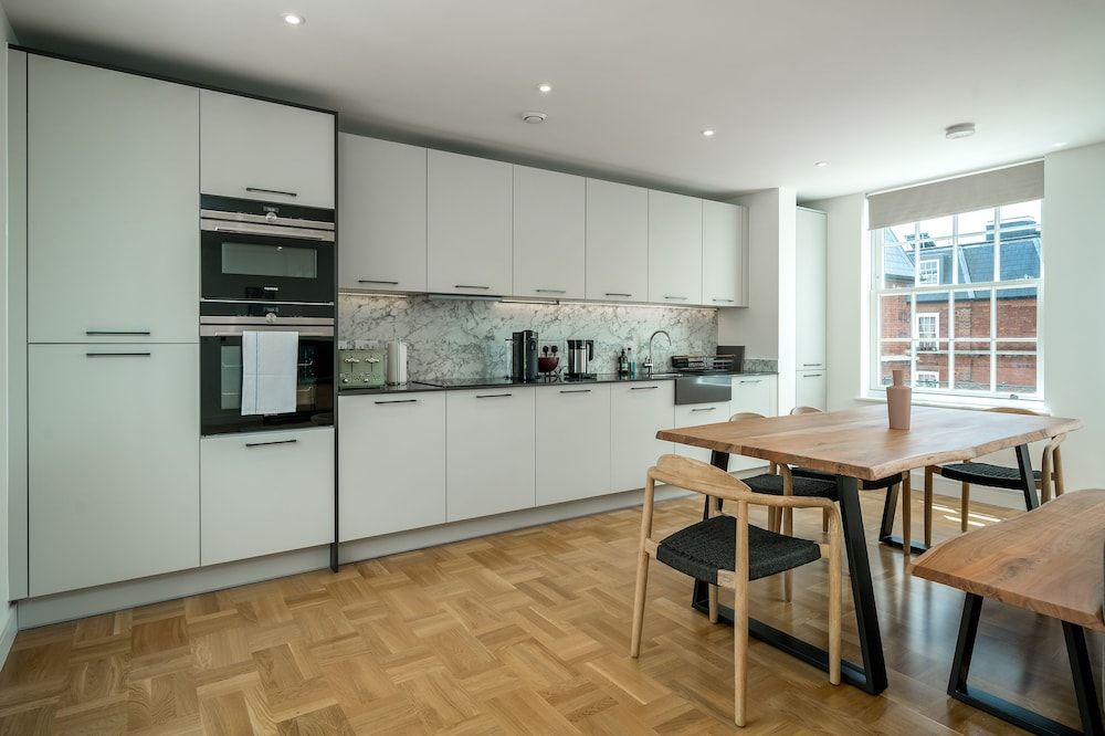 JOIVY Spectacular 3-Bed Flat Near Holland Park Apartment, 3 Bedrooms 15