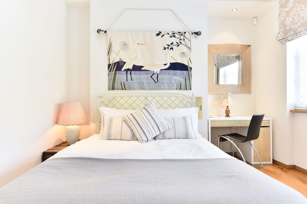 undefined JOIVY Elegant 3 Bed Apt With Rooftop Terrace In Pimlico 8