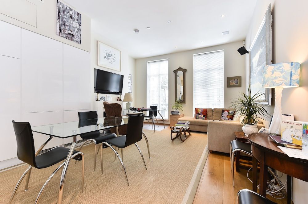undefined JOIVY Elegant 3 Bed Apt With Rooftop Terrace In Pimlico