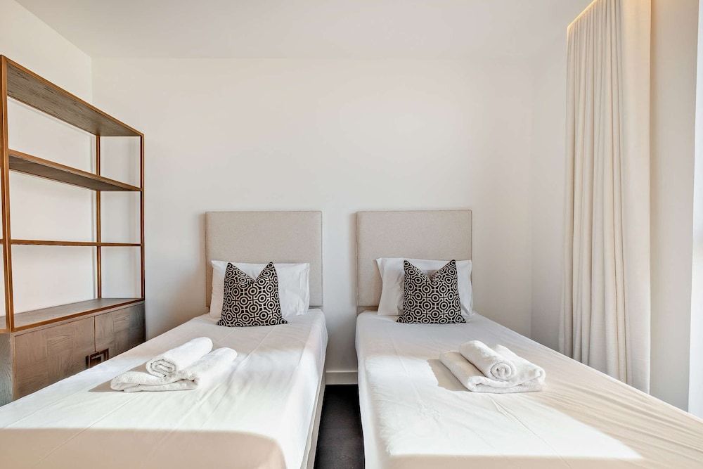 Thornes House Apartments Premium Apartment 2