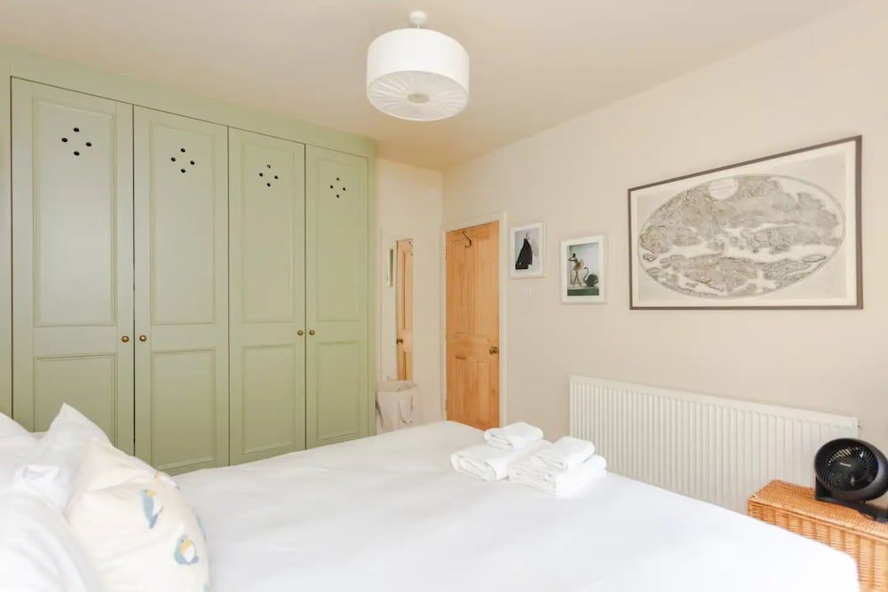 undefined Chic 1 Bedroom Apartment in Zone 1 With Views Gherkin