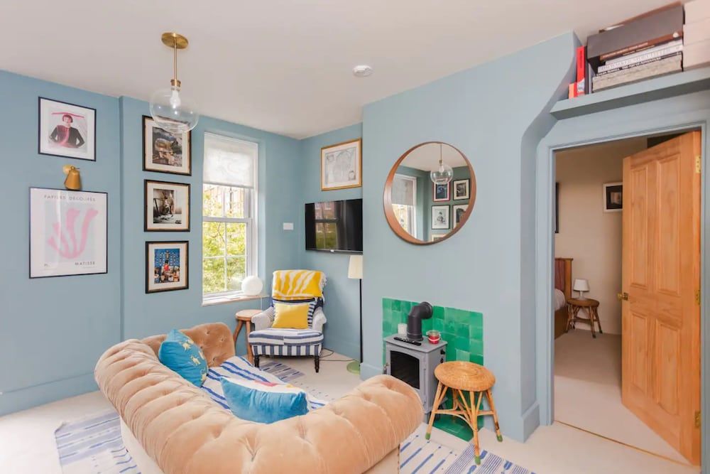 undefined Chic 1 Bedroom Apartment in Zone 1 With Views Gherkin 8