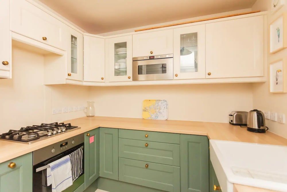 undefined Chic 1 Bedroom Apartment in Zone 1 With Views Gherkin 7