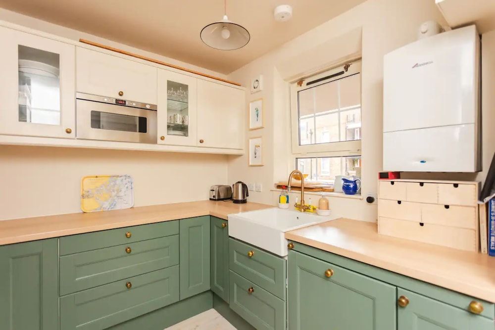 undefined Chic 1 Bedroom Apartment in Zone 1 With Views Gherkin 5