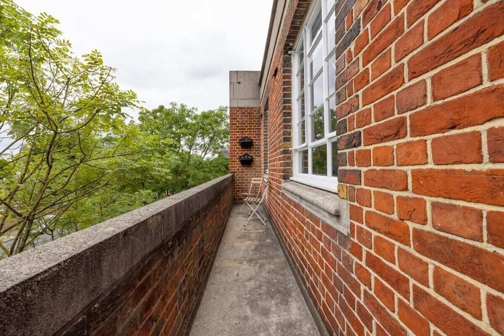 undefined The Blackheath Hideaway - Alluring 2bdr Flat With Balcony 4