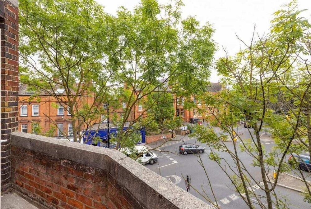 undefined The Blackheath Hideaway - Alluring 2bdr Flat With Balcony 3