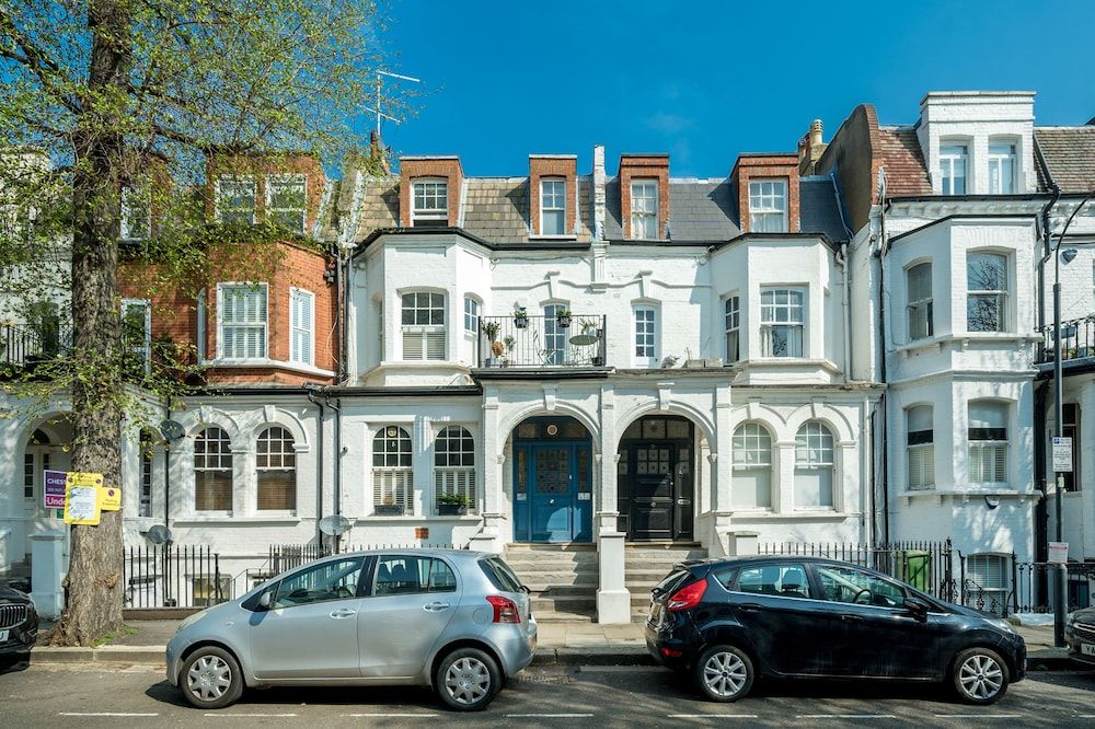 undefined JOIVY Captivating 1-Bed Flat In Fulham 2