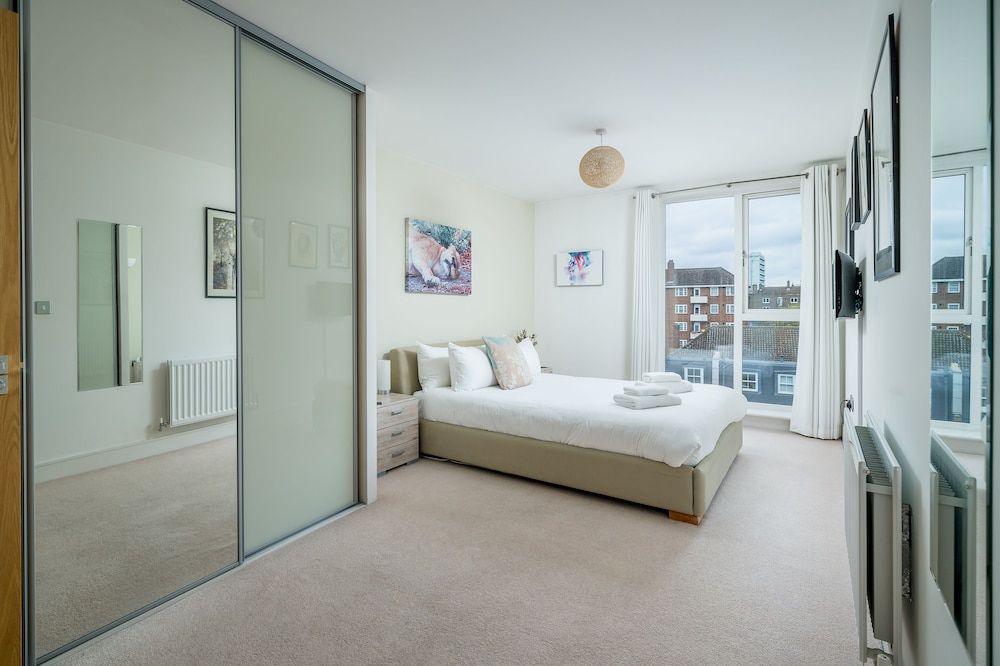 JOIVY Gorgeous 2-Bed Flat W/ Desk In Wandsworth