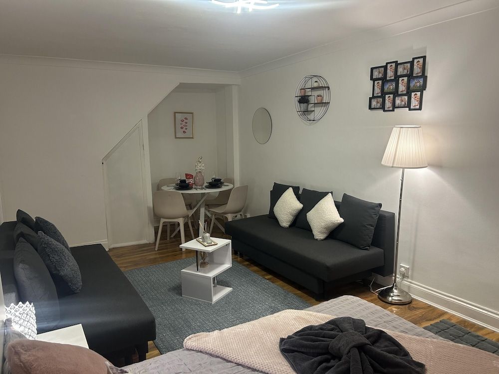 undefined Private Family Flat Near Paddington and Royal Oak 8