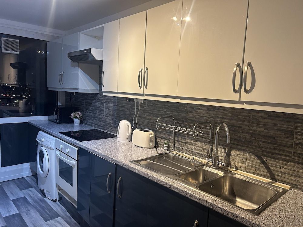 undefined Private Family Flat Near Paddington and Royal Oak 5