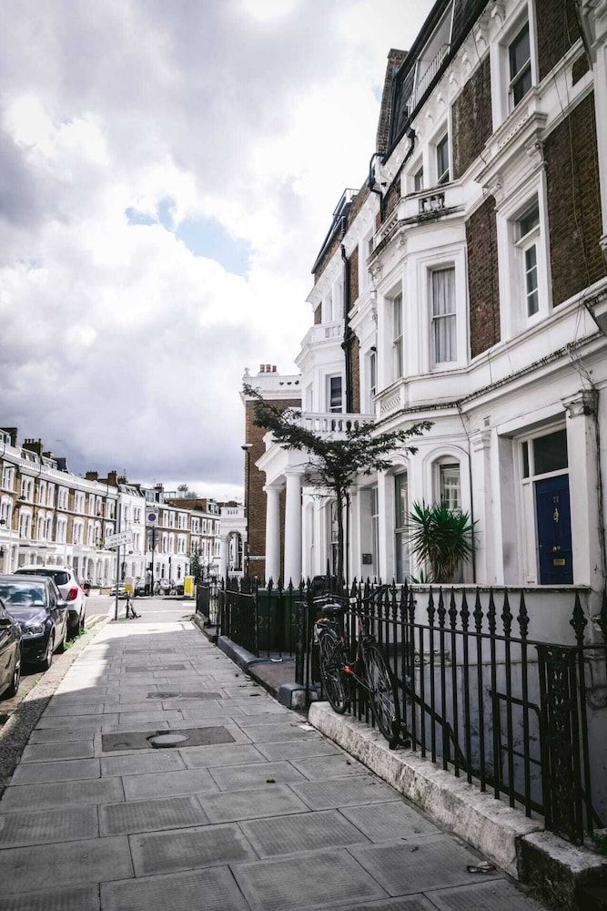 undefined Charming 1 Bedroom Flat in Brook Green 2