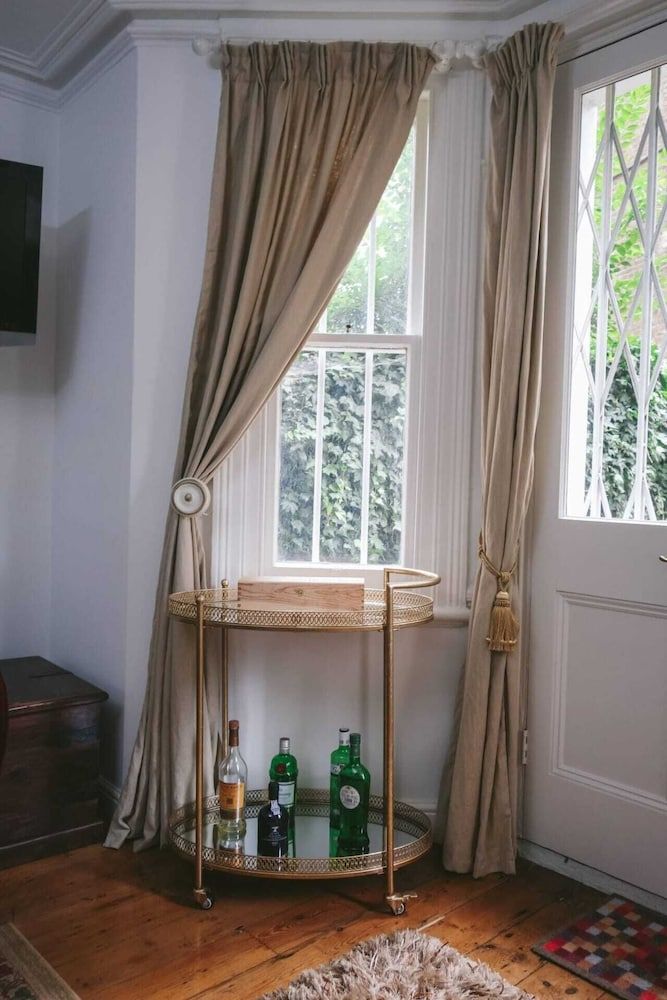 undefined Charming 1 Bedroom Flat in Brook Green 9