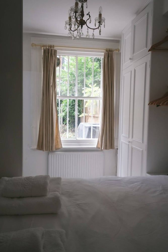 undefined Charming 1 Bedroom Flat in Brook Green 10