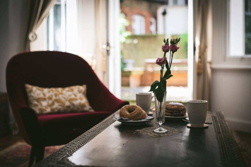 undefined Charming 1 Bedroom Flat in Brook Green 4