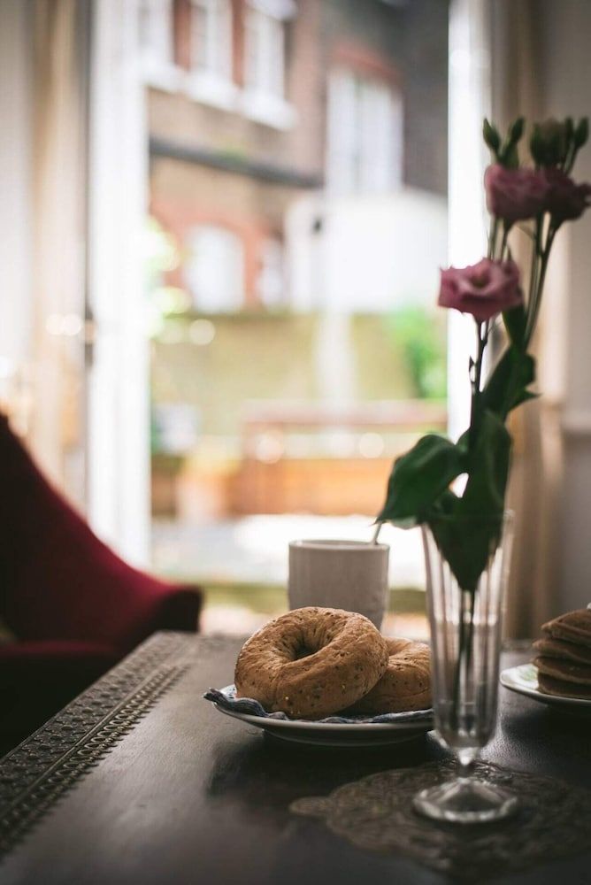 undefined Charming 1 Bedroom Flat in Brook Green 6