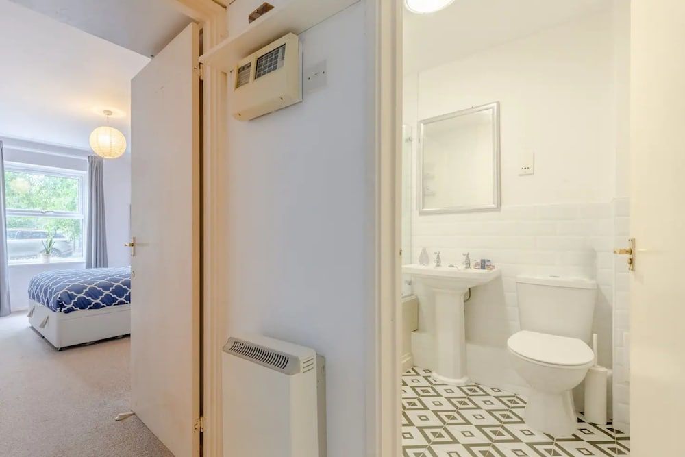 undefined Spacious 1 Bedroom Apartment in Bermondsey 2