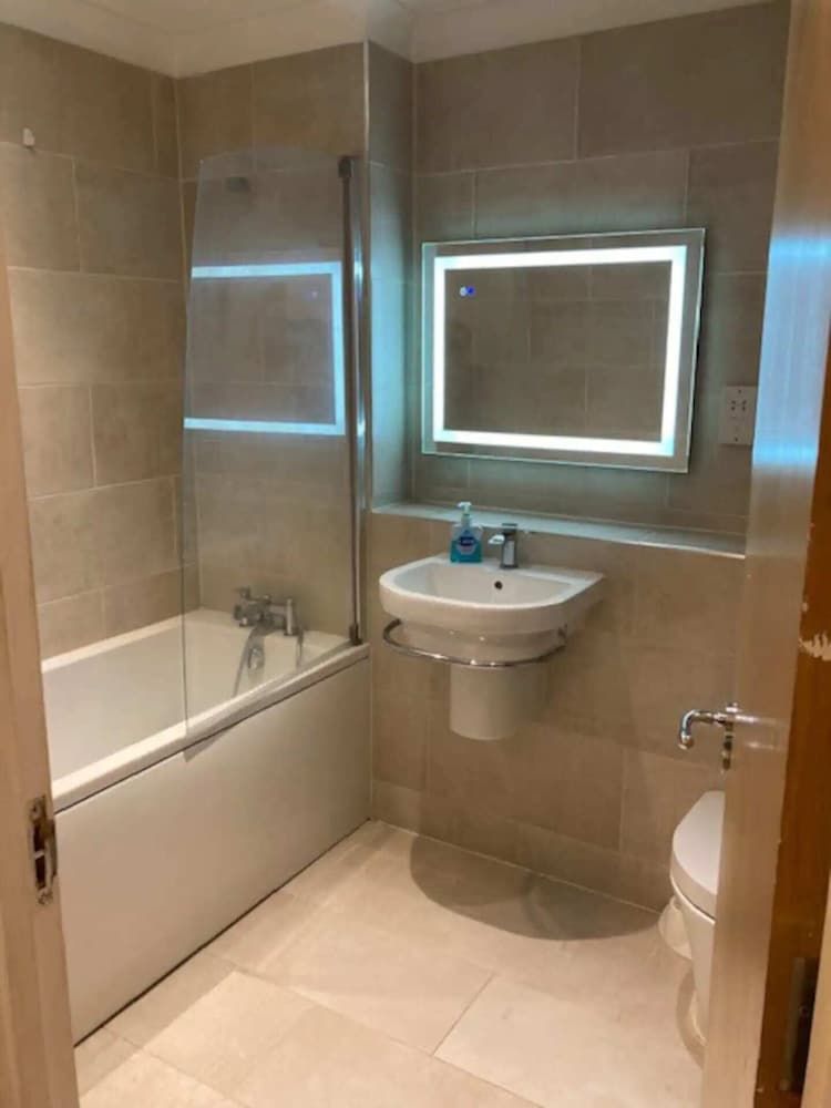 undefined Spacious 1 Bedroom Flat Near Charterhouse Square 7