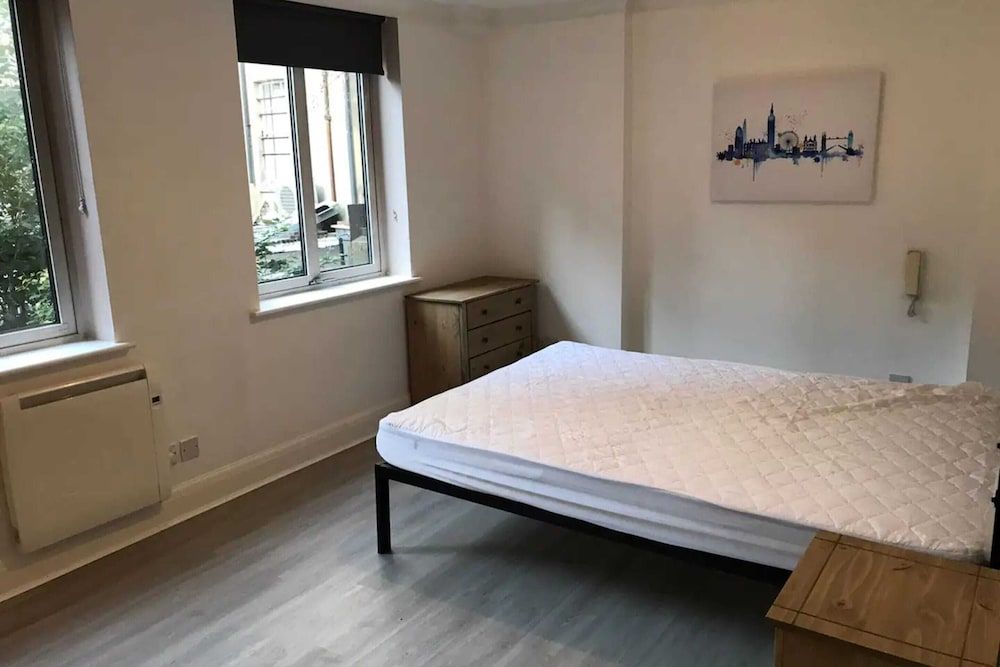 undefined Spacious 1 Bedroom Flat Near Charterhouse Square 4
