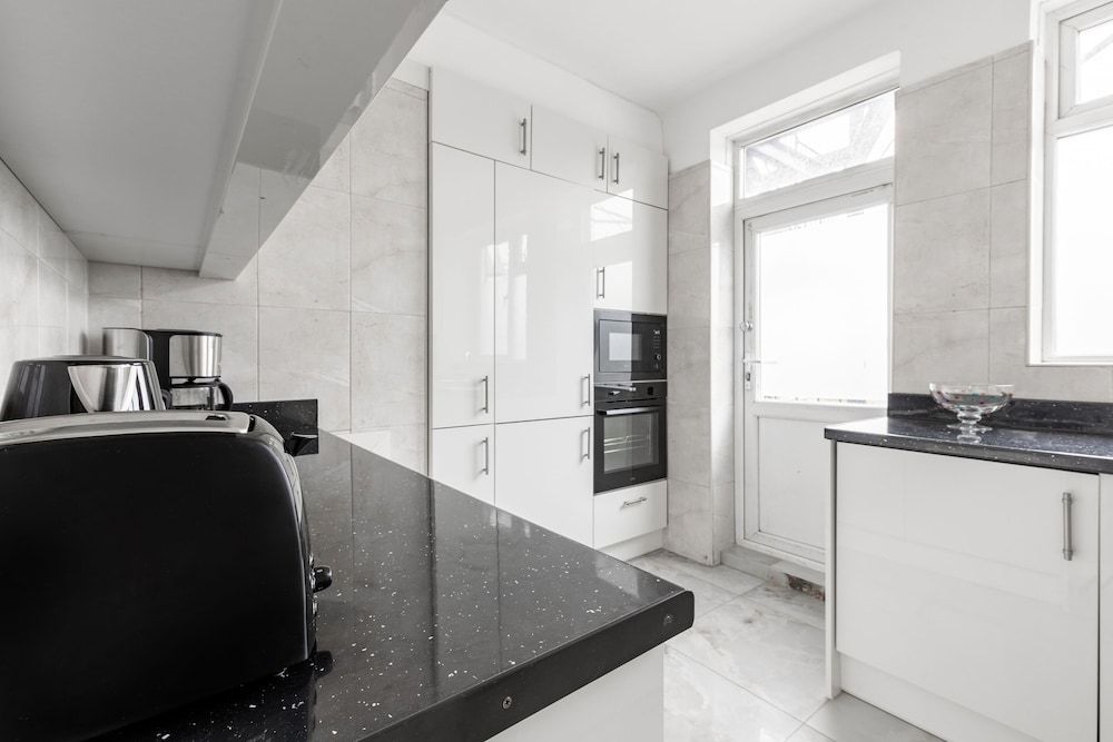 Marble Arch Apartments Family Apartment, Ensuite, City View 13