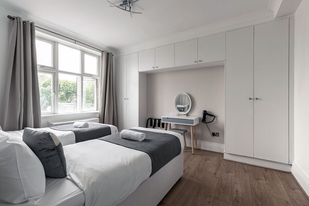 Marble Arch Apartments Family Apartment, Ensuite, City View 5