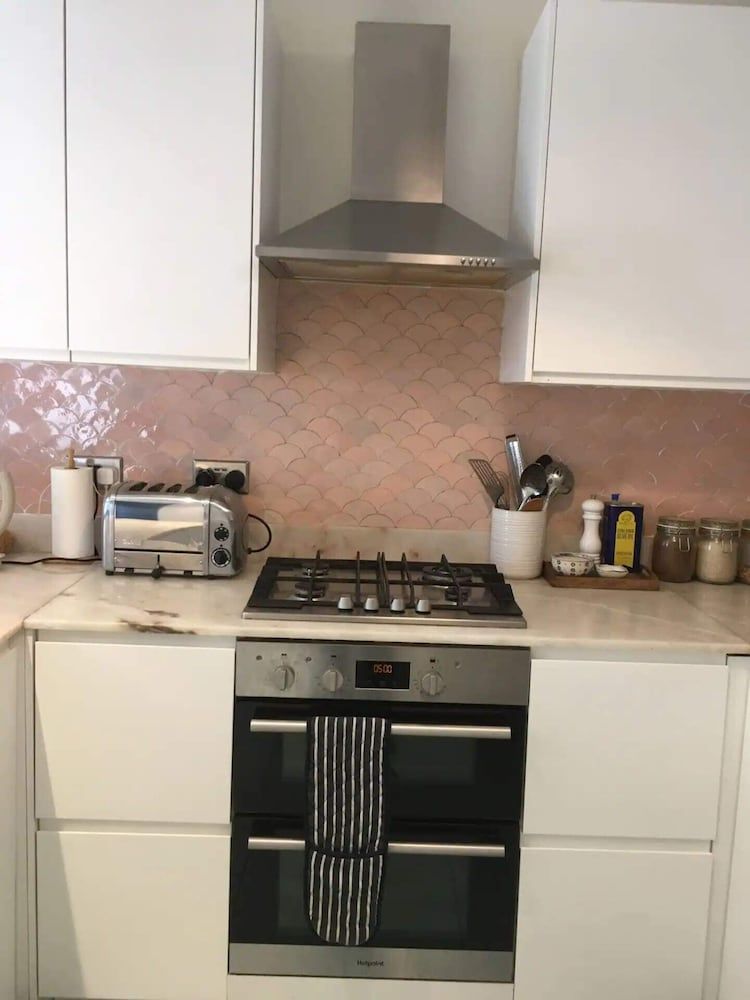 undefined Stylish 1 Bedroom Apartment in Vibrant London Fields 8