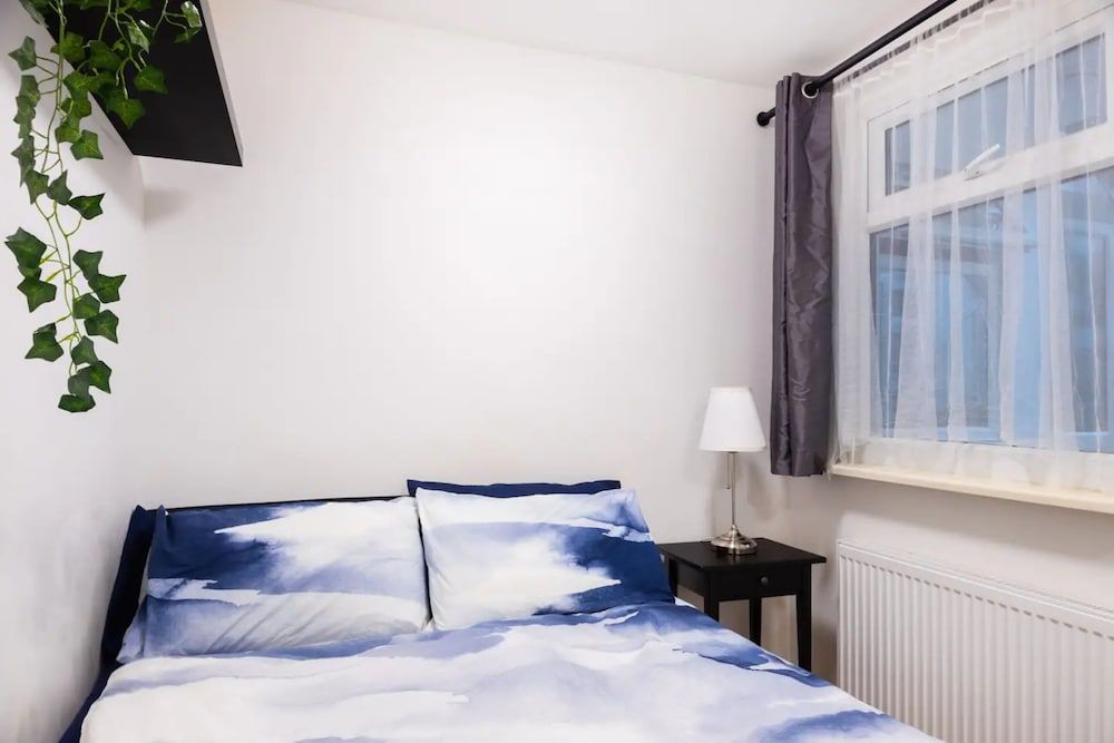 undefined Stylish 2 Bedroom Apartment in the Heart of Shepherds Bush