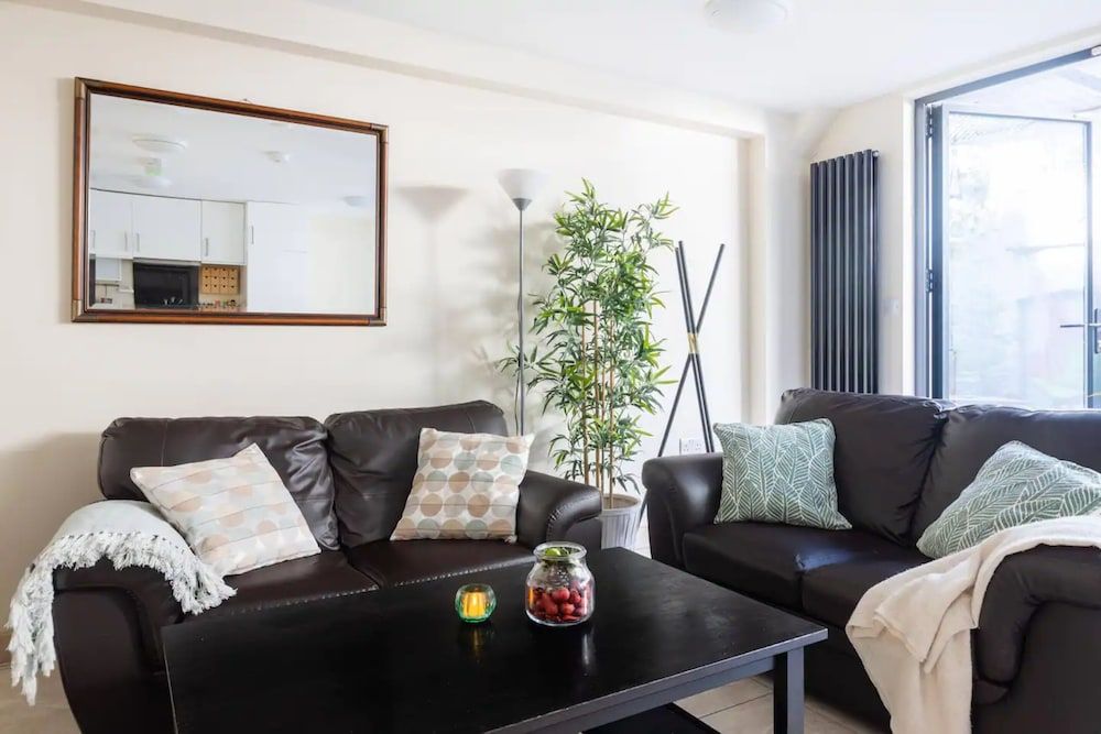 undefined Stylish 2 Bedroom Apartment in the Heart of Shepherds Bush 10