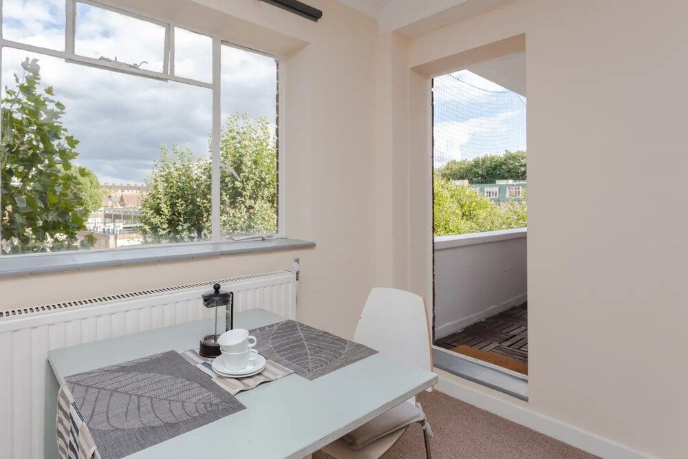 undefined Spacious 2 Bedroom Apartment Near Hampstead Heath 2